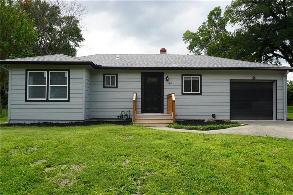 2412 Queen Ridge Drive, Independence, MO 64055