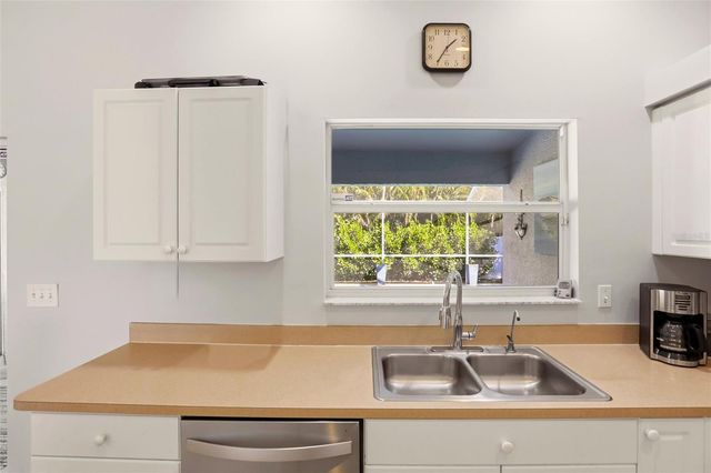 515 NE 5TH PLACE, Cape Coral, FL 33909