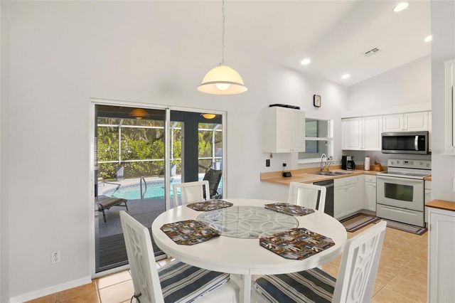 515 NE 5TH PLACE, Cape Coral, FL 33909