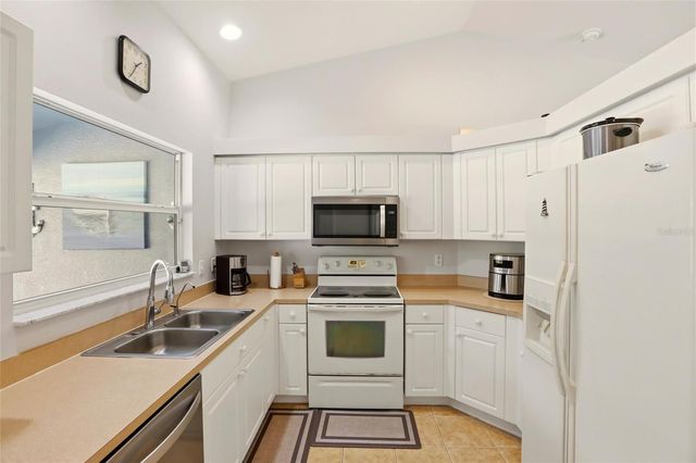 515 NE 5TH PLACE, Cape Coral, FL 33909