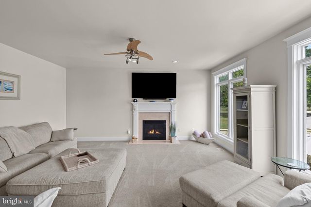 3733 THOMAS POINT RD, Annapolis, MD 21403
