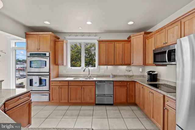 3733 THOMAS POINT RD, Annapolis, MD 21403
