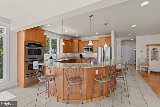 3733 THOMAS POINT RD, Annapolis, MD 21403
