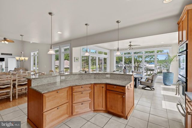 3733 THOMAS POINT RD, Annapolis, MD 21403
