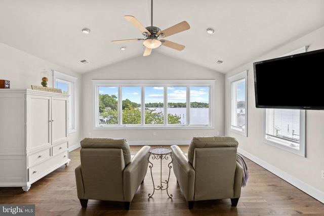 3733 THOMAS POINT RD, Annapolis, MD 21403