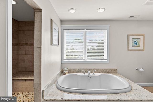 3733 THOMAS POINT RD, Annapolis, MD 21403