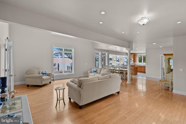 3733 THOMAS POINT RD, Annapolis, MD 21403