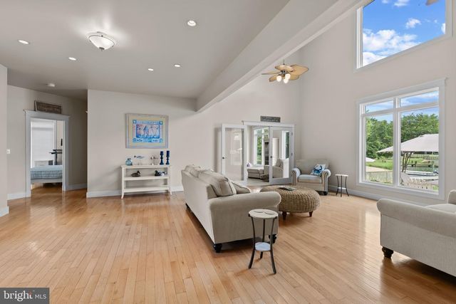 3733 THOMAS POINT RD, Annapolis, MD 21403