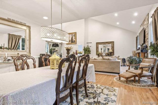 6195 Oak Trail, West Bloomfield, MI 48322