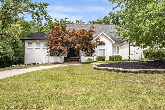 6195 Oak Trail, West Bloomfield, MI 48322