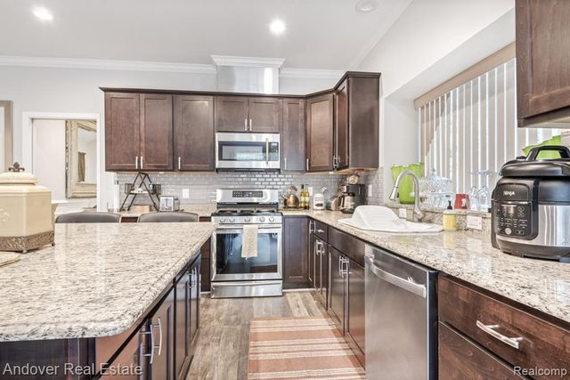 6195 Oak Trail, West Bloomfield, MI 48322