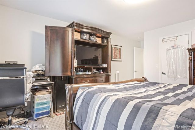 6195 Oak Trail, West Bloomfield, MI 48322