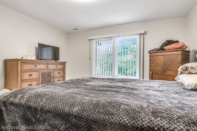 6195 Oak Trail, West Bloomfield, MI 48322