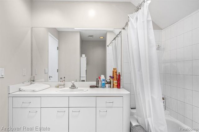 6195 Oak Trail, West Bloomfield, MI 48322