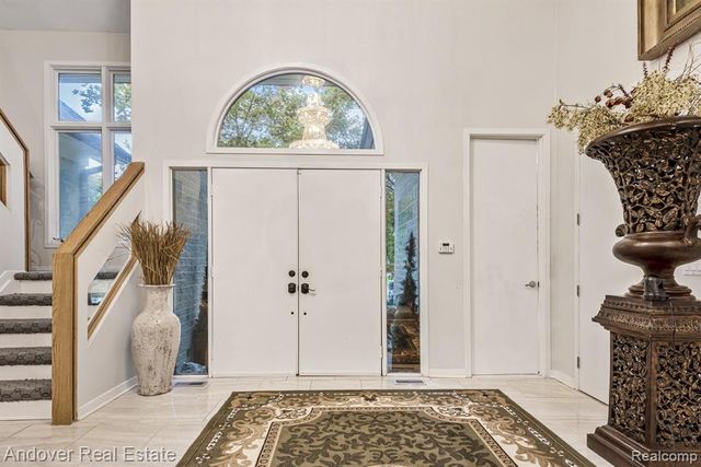 6195 Oak Trail, West Bloomfield, MI 48322