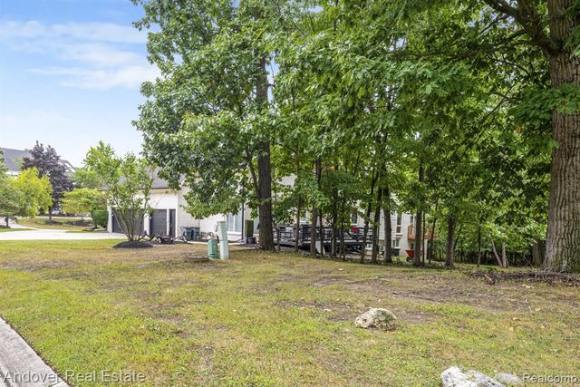 6195 Oak Trail, West Bloomfield, MI 48322