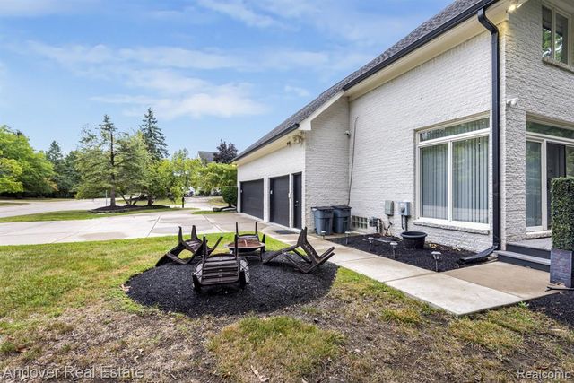 6195 Oak Trail, West Bloomfield, MI 48322