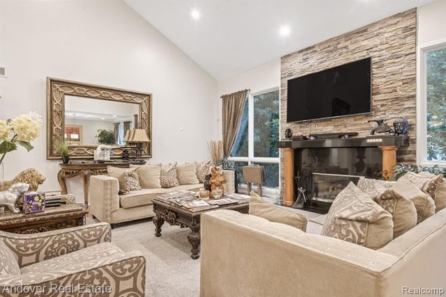 6195 Oak Trail, West Bloomfield, MI 48322