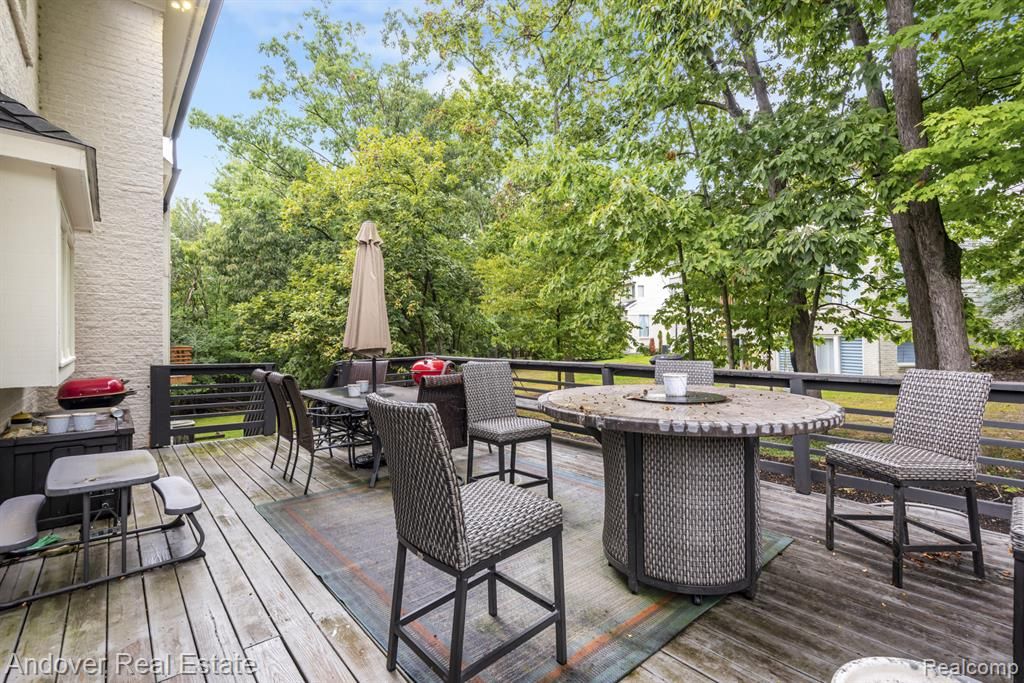 6195 Oak Trail, West Bloomfield, MI 48322
