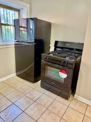 7932 S Kingston Avenue GRDN, Chicago, IL 60617
