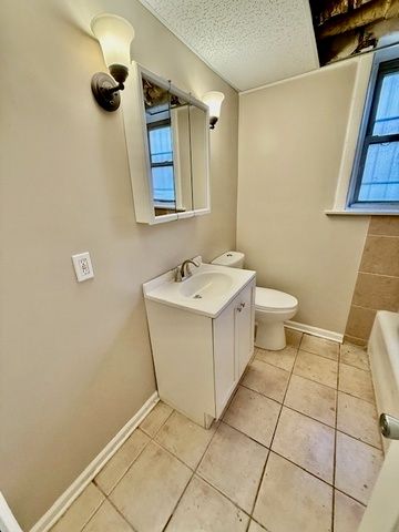 7932 S Kingston Avenue GRDN, Chicago, IL 60617