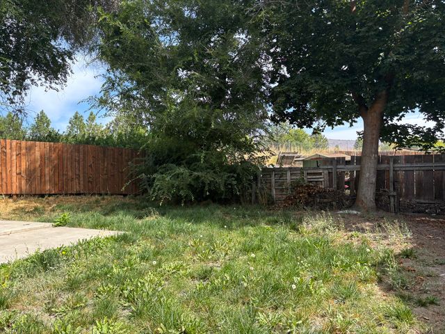 2325 Home Avenue, Klamath Falls, OR 97601