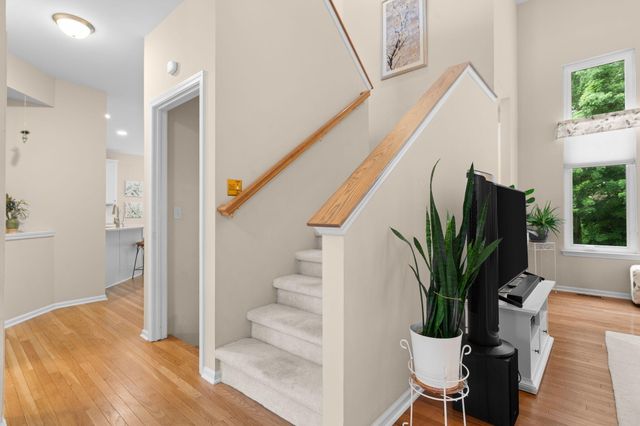 1338 Coach House Lane, South Lyon, MI 48178