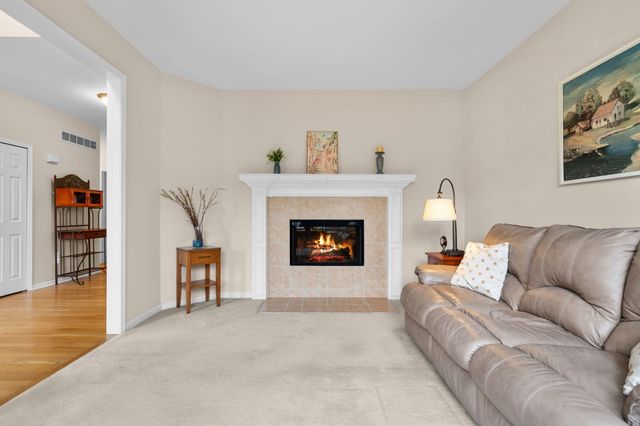 1338 Coach House Lane, South Lyon, MI 48178