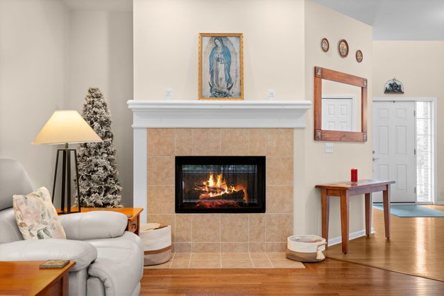 1338 Coach House Lane, South Lyon, MI 48178