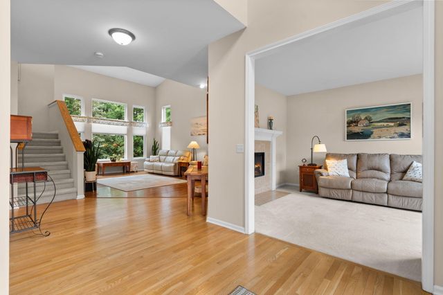 1338 Coach House Lane, South Lyon, MI 48178