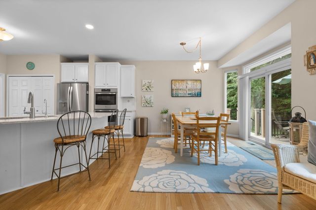 1338 Coach House Lane, South Lyon, MI 48178