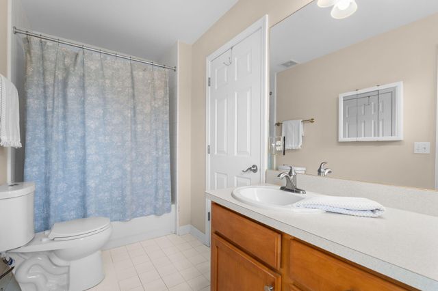 1338 Coach House Lane, South Lyon, MI 48178