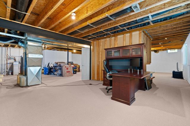 1338 Coach House Lane, South Lyon, MI 48178