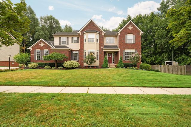 1338 Coach House Lane, South Lyon, MI 48178