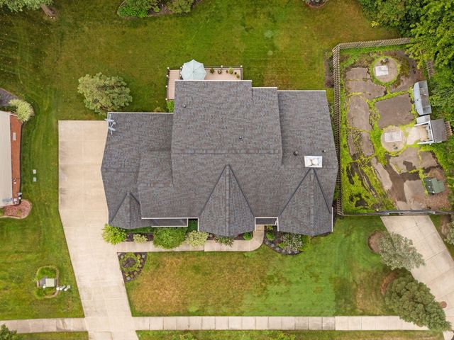 1338 Coach House Lane, South Lyon, MI 48178