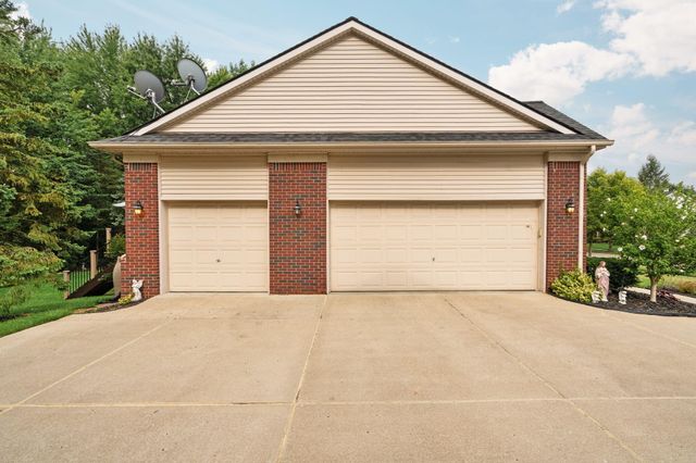 1338 Coach House Lane, South Lyon, MI 48178