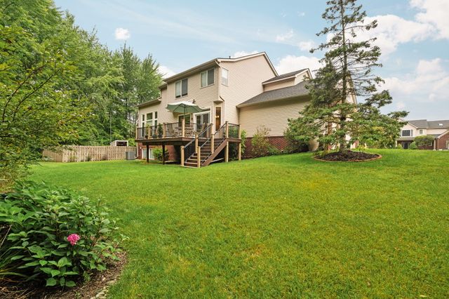 1338 Coach House Lane, South Lyon, MI 48178