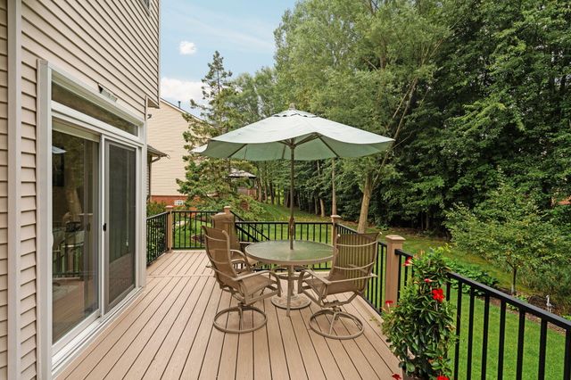 1338 Coach House Lane, South Lyon, MI 48178