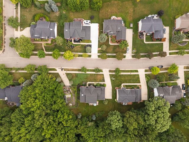 1338 Coach House Lane, South Lyon, MI 48178