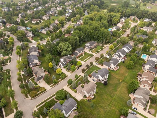 1338 Coach House Lane, South Lyon, MI 48178