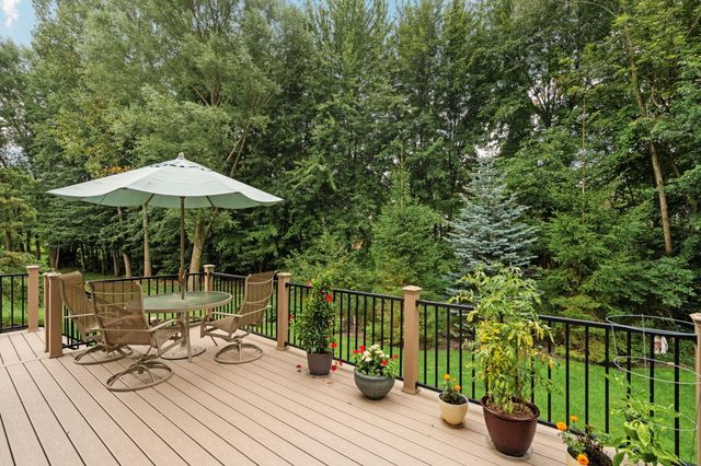 1338 Coach House Lane, South Lyon, MI 48178