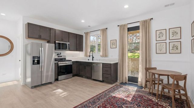 8611 Dorr Road, Wonder Lake, IL 60097