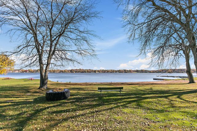 8611 Dorr Road, Wonder Lake, IL 60097