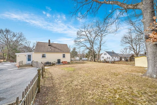 18 Fox Hill Rd, Billerica, MA 01821