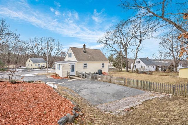 18 Fox Hill Rd, Billerica, MA 01821