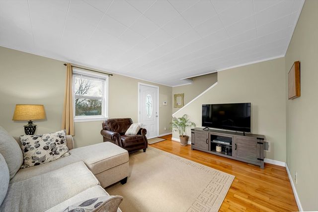 18 Fox Hill Rd, Billerica, MA 01821