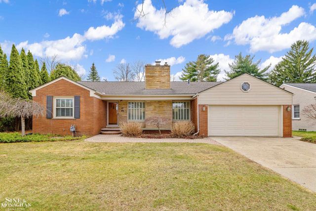 597 Hollywood Avenue, Grosse Pointe Woods, MI 48236