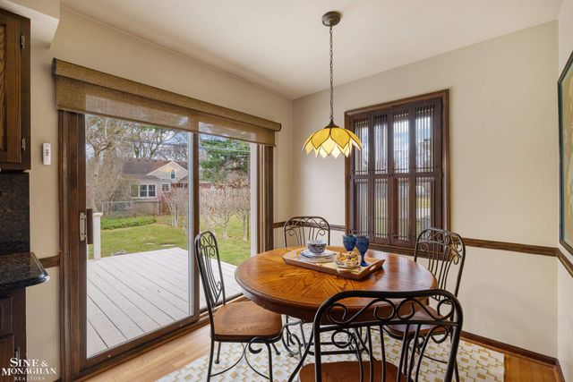 597 Hollywood Avenue, Grosse Pointe Woods, MI 48236