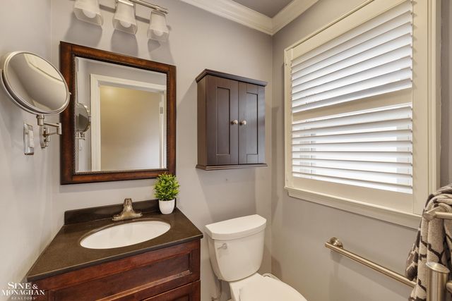 597 Hollywood Avenue, Grosse Pointe Woods, MI 48236