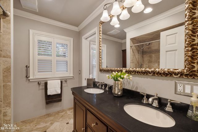 597 Hollywood Avenue, Grosse Pointe Woods, MI 48236